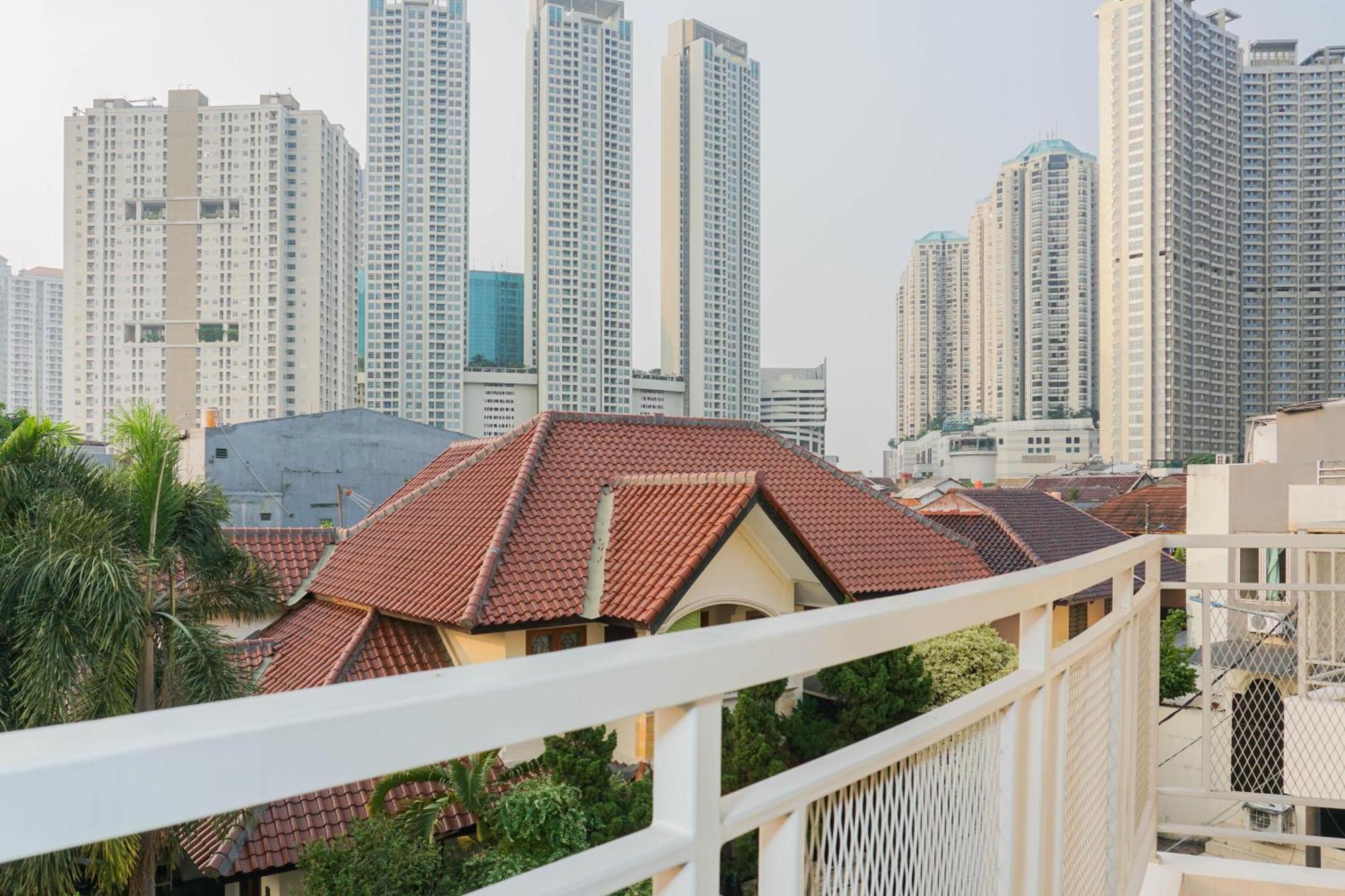 At Way Seputih Near Taman Anggrek By Travelio Apartemen *